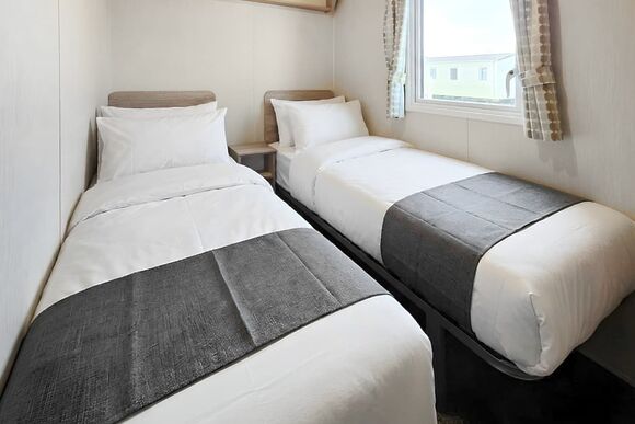 Silver Caravan 8 Berth (Pet) - North Shore Holiday Park, Roman Bank, Skegness