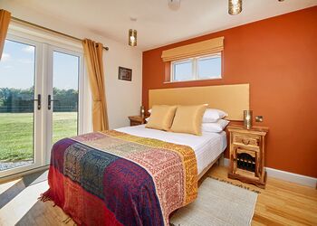 Peaceful en-suite double bedroom 