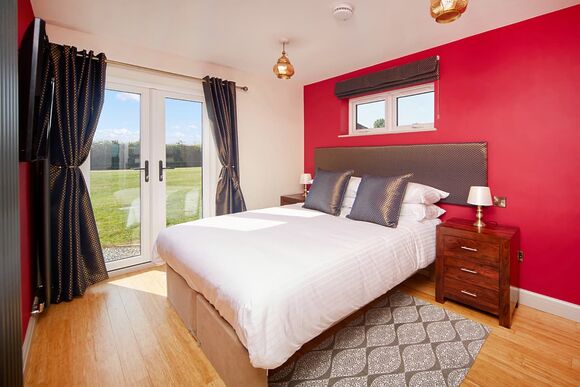 Attractive double bedroom with French doors to garden 