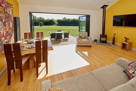 Spacious living and dining area 