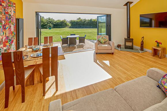 Spacious living and dining area 