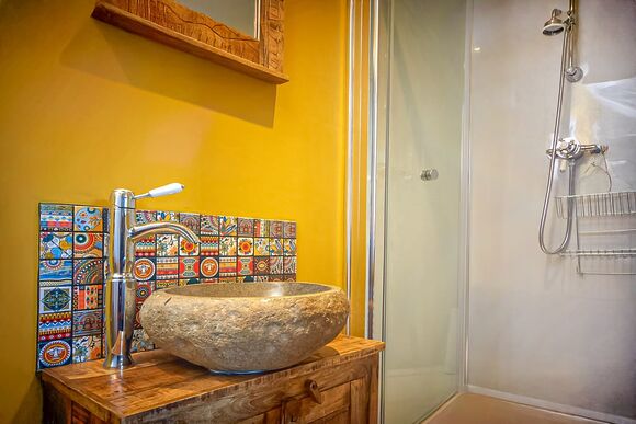 Attractive shower room 