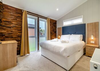 Oxburgh Premier - Norfolk Woods Resort & Spa, Pentney, King&rsquo;s Lynn