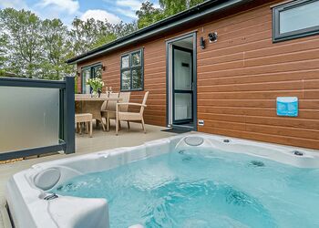 Houghton Premier - Norfolk Woods Resort & Spa, Pentney, King&rsquo;s Lynn