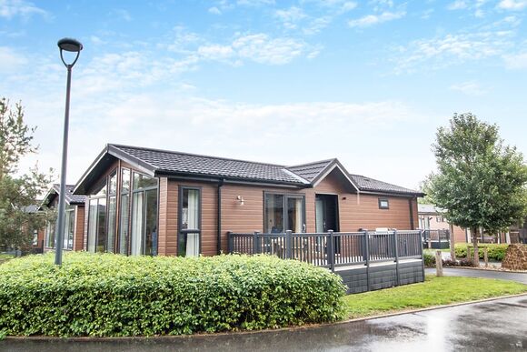 Oxburgh - Norfolk Woods Resort & Spa, Pentney, King&rsquo;s Lynn