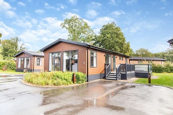 Houghton Premier - Norfolk Woods Resort & Spa, Pentney, King&rsquo;s Lynn