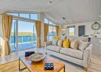 Waterfront Tamarack Hot Tub Lodge - Oban Holiday Park, Oban