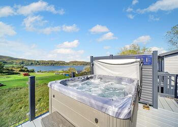 Oban Hot Tub Lodge 1 - Oban Holiday Park, Oban