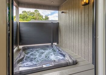 Oban Hot Tub Lodge 2 - Oban Holiday Park, Oban