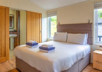 Oban Hot Tub Lodge 2 - Oban Holiday Park, Oban