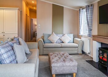 Oban Hot Tub Family Lodge 3 - Oban Holiday Park, Oban