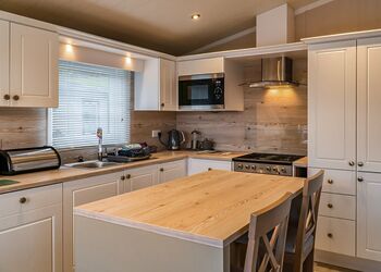 Oban Hot Tub Family Lodge 3 - Oban Holiday Park, Oban