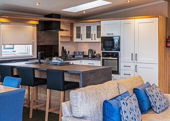 Oban Hot Tub Family Lodge 2 - Oban Holiday Park, Oban