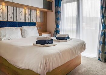 Oban Hot Tub Family Lodge 2 - Oban Holiday Park, Oban