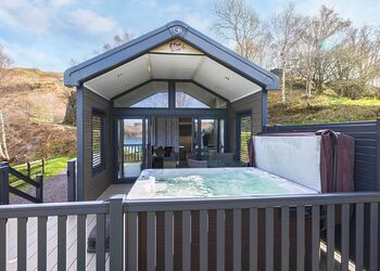 Oban Escape Hot Tub Pod - Oban Holiday Park, Oban