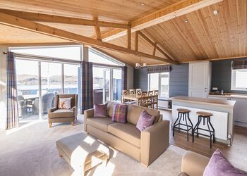 Waterfront Foresters Hot Tub Lodge - Oban Holiday Park, Oban