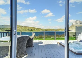 Waterfront Casa Di Lusso Hot Tub Lodge - Oban Holiday Park, Oban