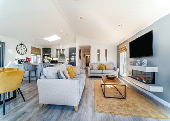 Waterfront Casa Di Lusso Hot Tub Lodge - Oban Holiday Park, Oban