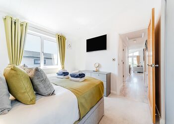 Waterfront Casa Di Lusso Hot Tub Lodge - Oban Holiday Park, Oban