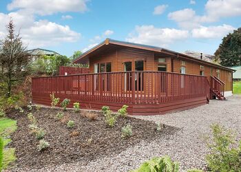 Luxury 4 bed Hot Tub Lodge (Pet), Luxury 4 bed Hot Tub Lodge (Pet) - Drimsynie Holiday Vil, Lochgoilhead, on the Dri