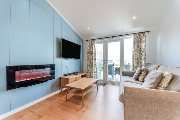 Oban Hot Tub Lodge 1 - Oban Holiday Park, Oban