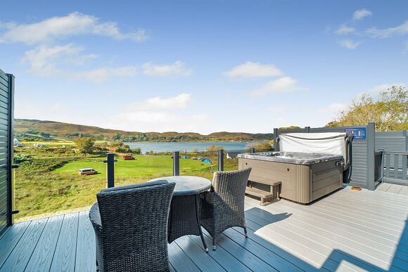 Oban Hot Tub Lodge 1 - Oban Holiday Park, Oban