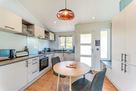 Oban Hot Tub Lodge 1 - Oban Holiday Park, Oban