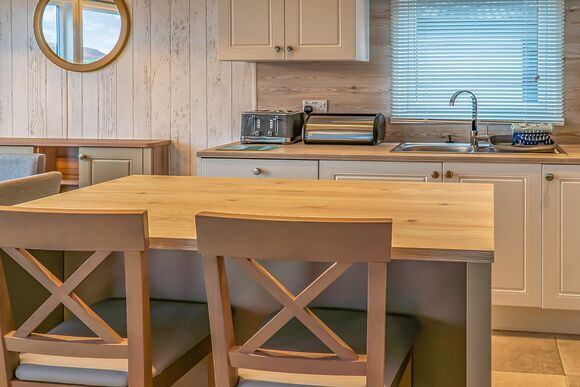 Oban Hot Tub Family Lodge 3 - Oban Holiday Park, Oban