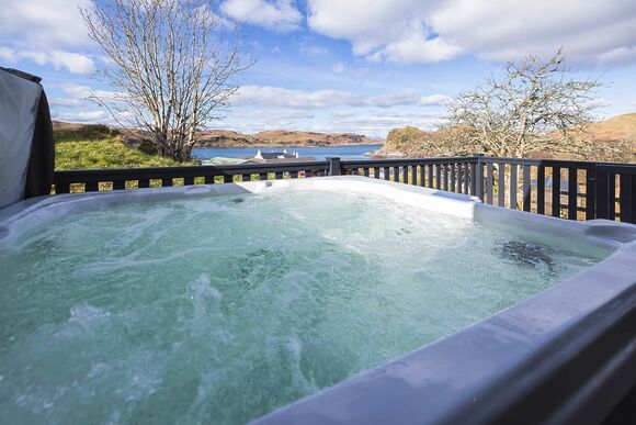 Oban Escape Hot Tub Pod - Oban Holiday Park, Oban