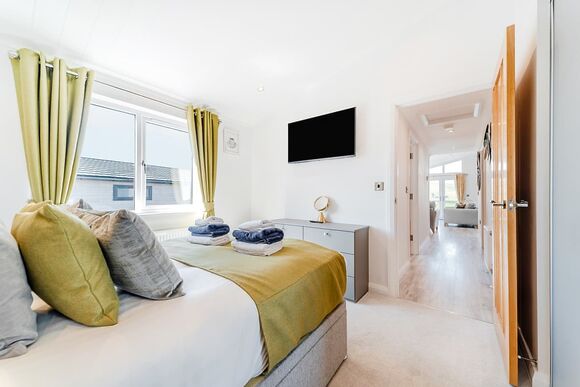 Waterfront Casa Di Lusso Hot Tub Lodge - Oban Holiday Park, Oban