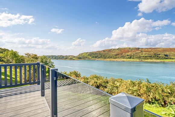 Waterfront Tamarack Hot Tub Lodge 2 Bed - Oban Holiday Park, Oban