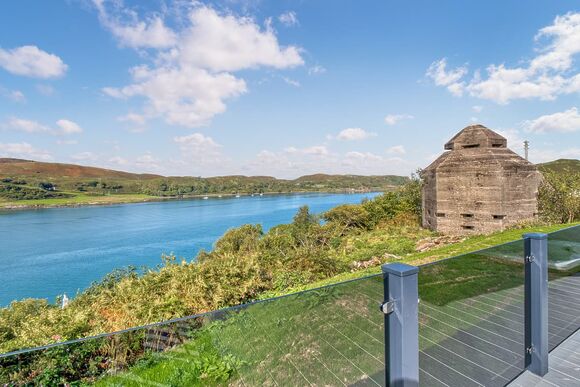 Waterfront Tamarack Hot Tub Lodge - Oban Holiday Park, Oban