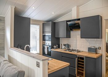 Nevis Hot Tub 2 - Ben Nevis Holiday Park, Camaghael, Fort William