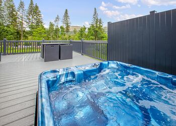 Nevis Hot Tub 3 - Ben Nevis Holiday Park, Camaghael, Fort William