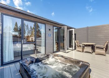 Nevis Hot Tub 1 - Ben Nevis Holiday Park, Camaghael, Fort William