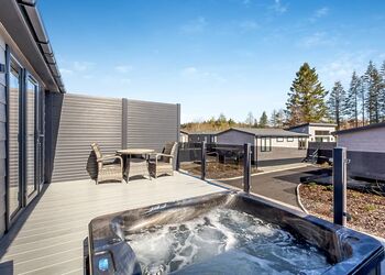 Nevis Hot Tub 1 - Ben Nevis Holiday Park, Camaghael, Fort William