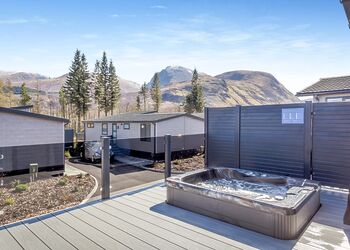 Nevis Hot Tub 1 - Ben Nevis Holiday Park, Camaghael, Fort William