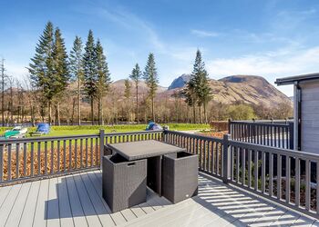 Nevis Hot Tub 4 - Ben Nevis Holiday Park, Camaghael, Fort William