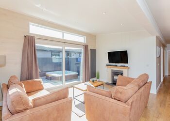 Nevis Hot Tub 4 - Ben Nevis Holiday Park, Camaghael, Fort William