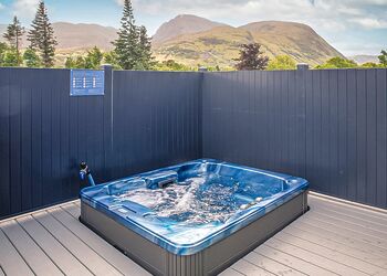Nevis Hot Tub Family Lodge 2 - Ben Nevis Holiday Park, Camaghael, Fort William