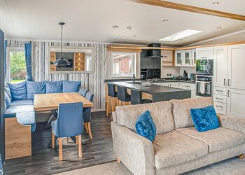 Nevis Hot Tub Family Lodge 2 - Ben Nevis Holiday Park, Camaghael, Fort William