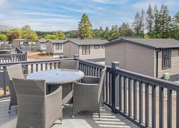 Nevis Hot Tub Family Lodge 2 - Ben Nevis Holiday Park, Camaghael, Fort William