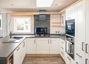 Nevis Hot Tub Family Lodge 2 - Ben Nevis Holiday Park, Camaghael, Fort William