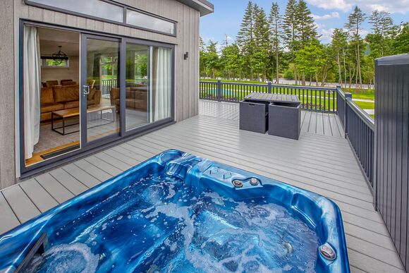 Nevis Hot Tub 3 - Ben Nevis Holiday Park, Camaghael, Fort William