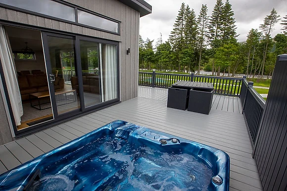 Nevis Hot Tub 3  