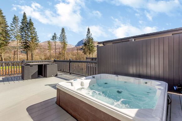 Nevis Hot Tub 4 - Ben Nevis Holiday Park, Camaghael, Fort William