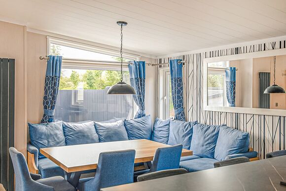 Nevis Hot Tub Family Lodge 2 - Ben Nevis Holiday Park, Camaghael, Fort William