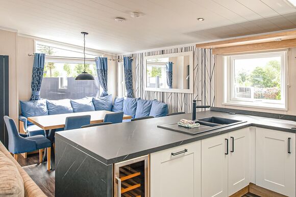 Nevis Hot Tub Family Lodge 2 - Ben Nevis Holiday Park, Camaghael, Fort William