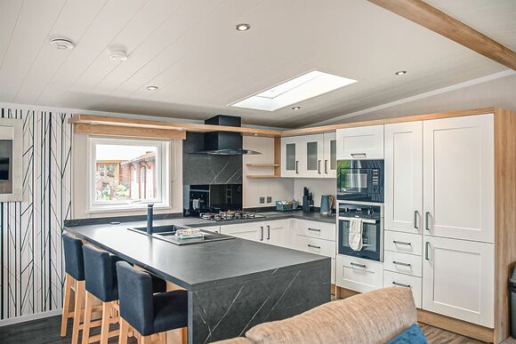 Nevis Hot Tub Family Lodge 2 - Ben Nevis Holiday Park, Camaghael, Fort William