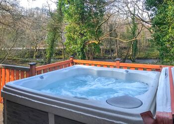 Harlech Lodge - Ogwen Bank Caravan & Lodge Park, Snowdonia